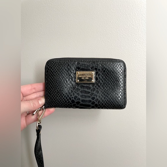 Michael Kors Wallet - Picture 1 of 5